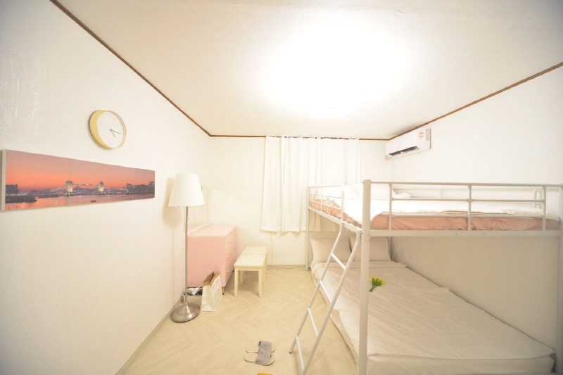 Villa near Hongik Univ. Station